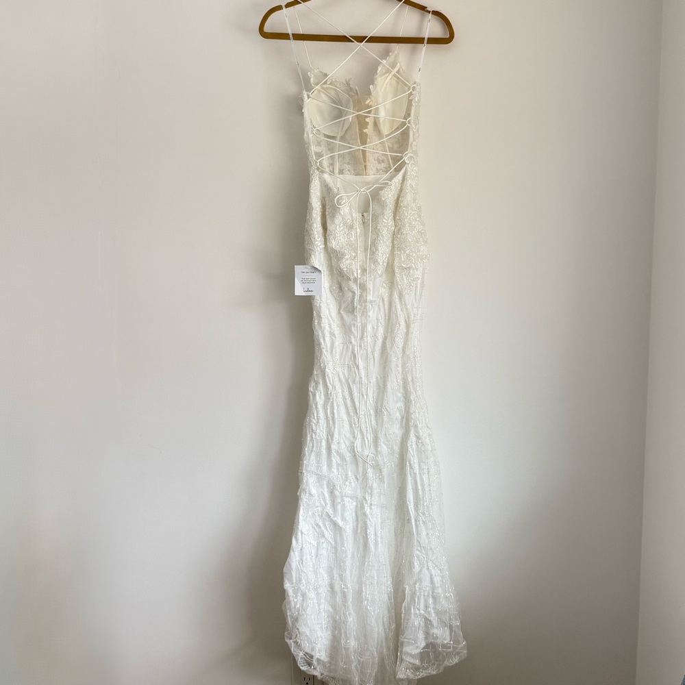 Lulu's White Lace Plunging V-Neck Spaghetti Strap Wedding Dress - Picture 7 of 10